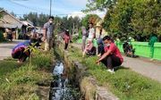 Ikuti Prokes Covid-19, Masyarakat Pasia Tiku Goro Bersihkan Lingkungan