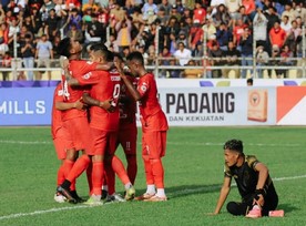 Pemain Semen Padang meluapkan kemenangan usai mencetak gol ke kawang Perserang di Stadion Agus Salim. Foto/Semen Padang FC