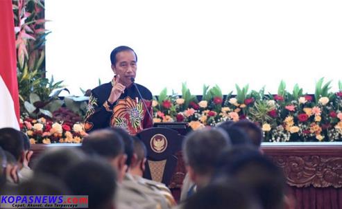 Presiden RI Jokowi Dodo memberikan penegasan kepada jajaran Polri seluruh Indonesia di Istana Negara, Jumat (14/10). Foto/Lukas