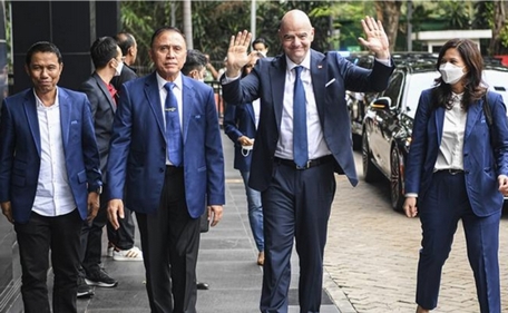 Presiden FIFA, Ketua Umum PSSI dan Exco PSSI jelang pertemuan tertutup di Jakarta. Istimewa