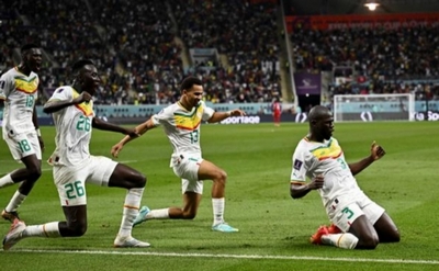 Pemain timnas Senegal Kolaulidau Koulibaly selebarasi usai menjebol gawang Equador. REUTERS/ Dylan Martinez