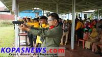 Pemkab Solok Selatan menggelar latihan menembak dengan jajaran Polres Solok Selatan dilapangan M.Jasin, Golden Arm