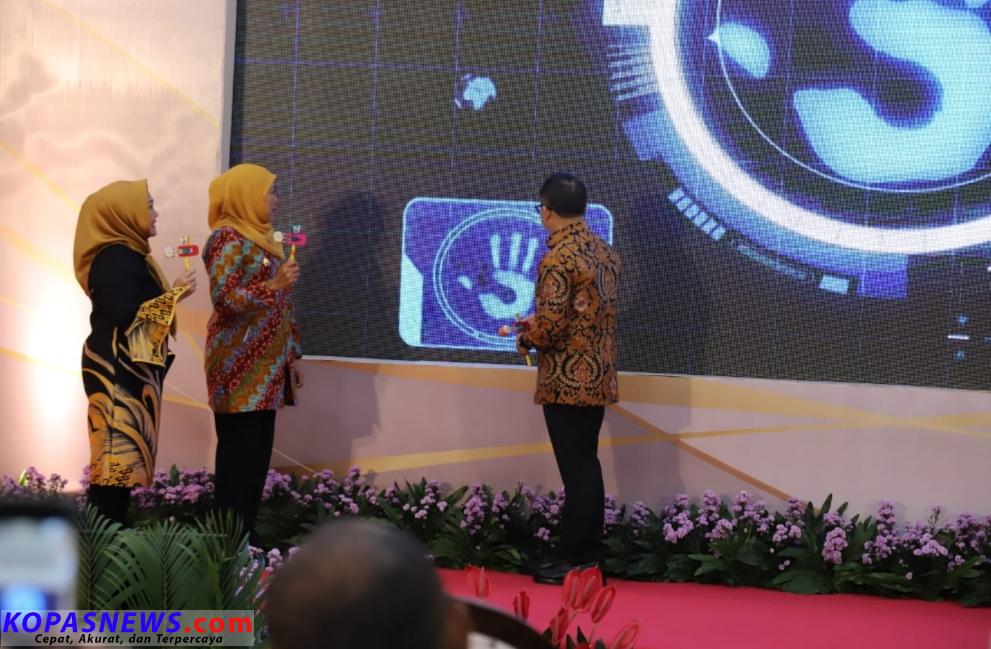 MenpanRB Azwar Anas meluncurkan aplikasi KIPP sesuai inovasi yang diharapkan Presiden Jokowi Dodo