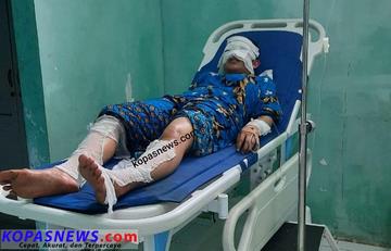 Warga Solok Selatan mendapatkan perawatan di rumah sakit pasca disembur percikan api sast gas elpiji bocor. (foto kopasnews.com)