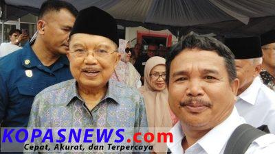 Kepala Markas PMI Solok Selatan Hendrivon bersama Ketua Umum PMI Pusat H.M Jusuf Kalla sewaktu di Kota Padang beberapa waktu lalu