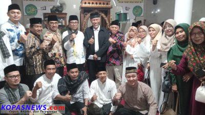 Gubernur Sumatera Barat Mahyeldi dan Bupati Solok Selatan Khairunas foto bersama dengan seluruh Kepala SMA/SMK se Solok Selatan. Dok.kopasnews.com