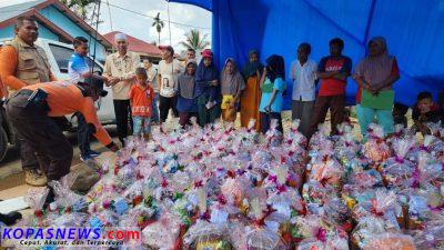 Ratusan paket sembako lebaran di salurkan kepada masyarakat yang terdampak banjir di Kabupaten Pasaman Barat (9/4)